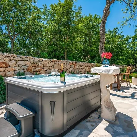 Vila G., Relaxing And Unique Nest Of Enjoyment Imotski